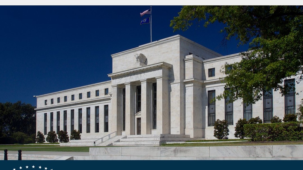 El presidente de la Fed, Kevin Warsh, encabezará mañana una conferencia de prensa en vivo del FOMC