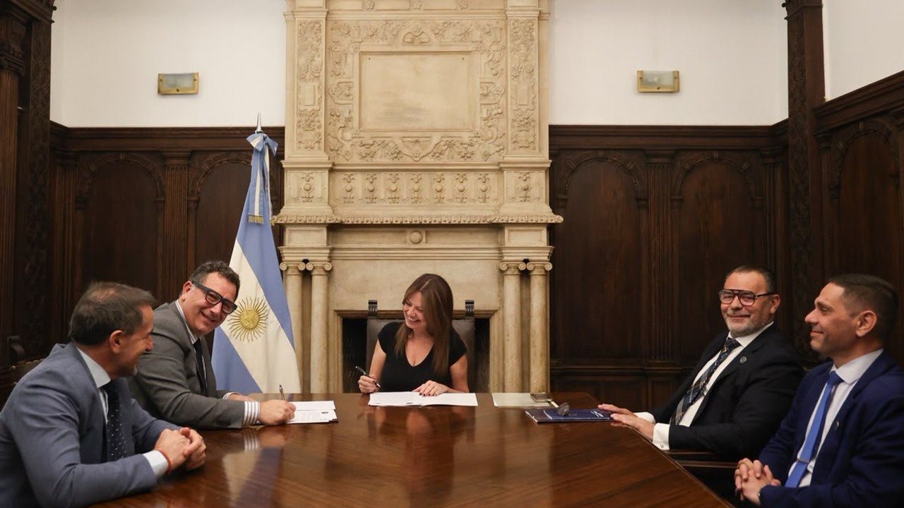 Sandra Pettovello firmó convenio con ADIMRA para iniciar capacitaciones en soldadura